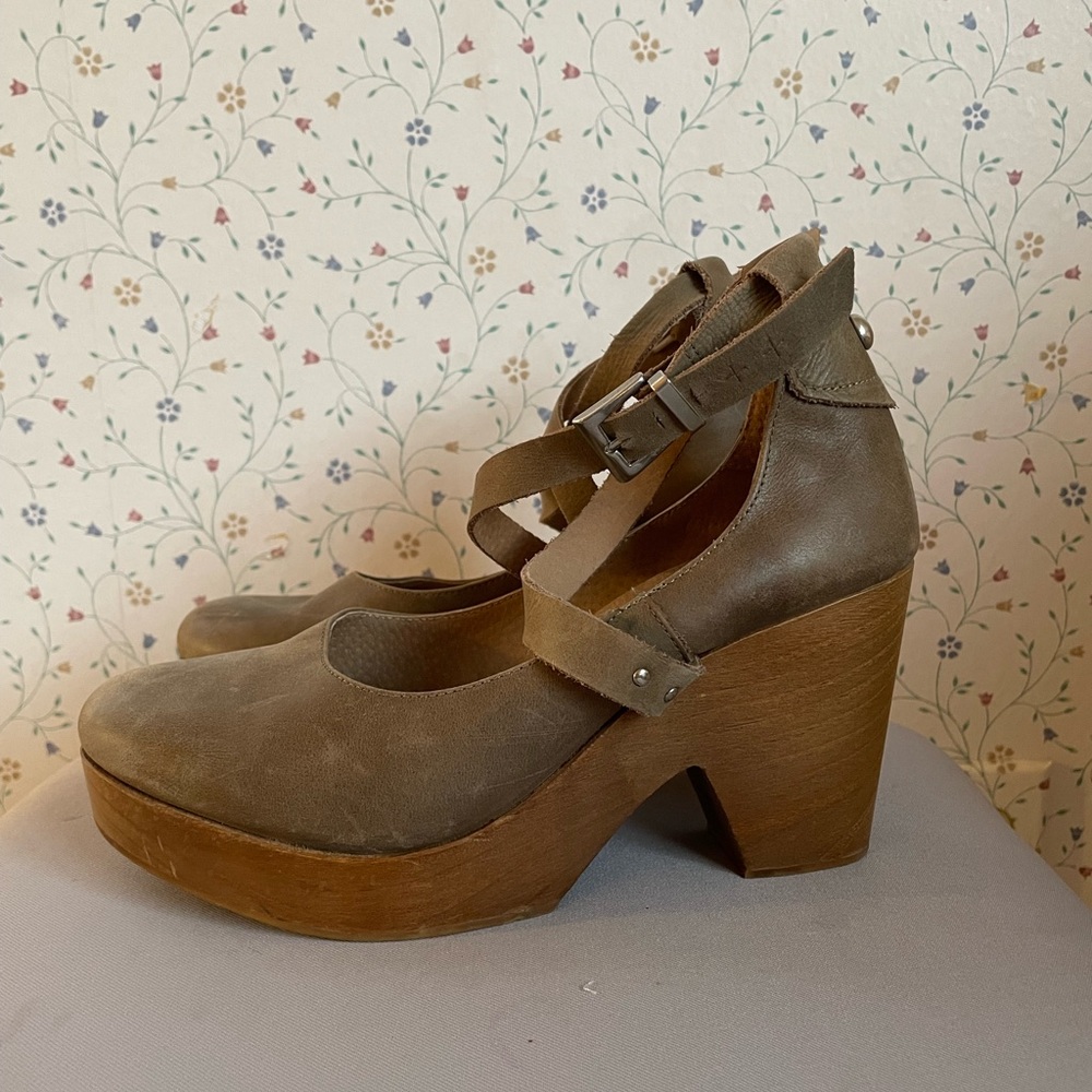 Free people clogs